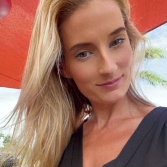 Meet your Posher, Amanda - Picture 3 of 4